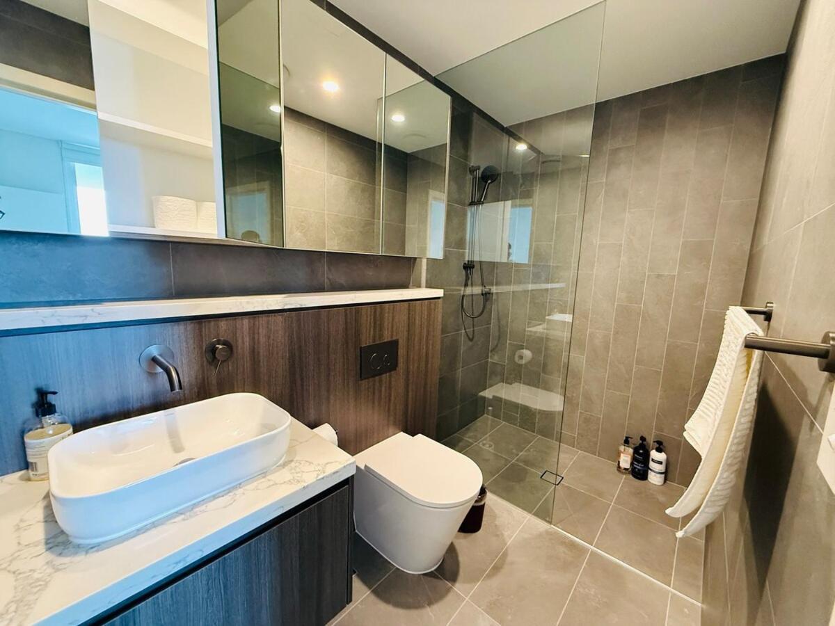 Olympic Park Gem 2 Bedroom Condo-parking, Pool Gym 10 Apartment Sydney