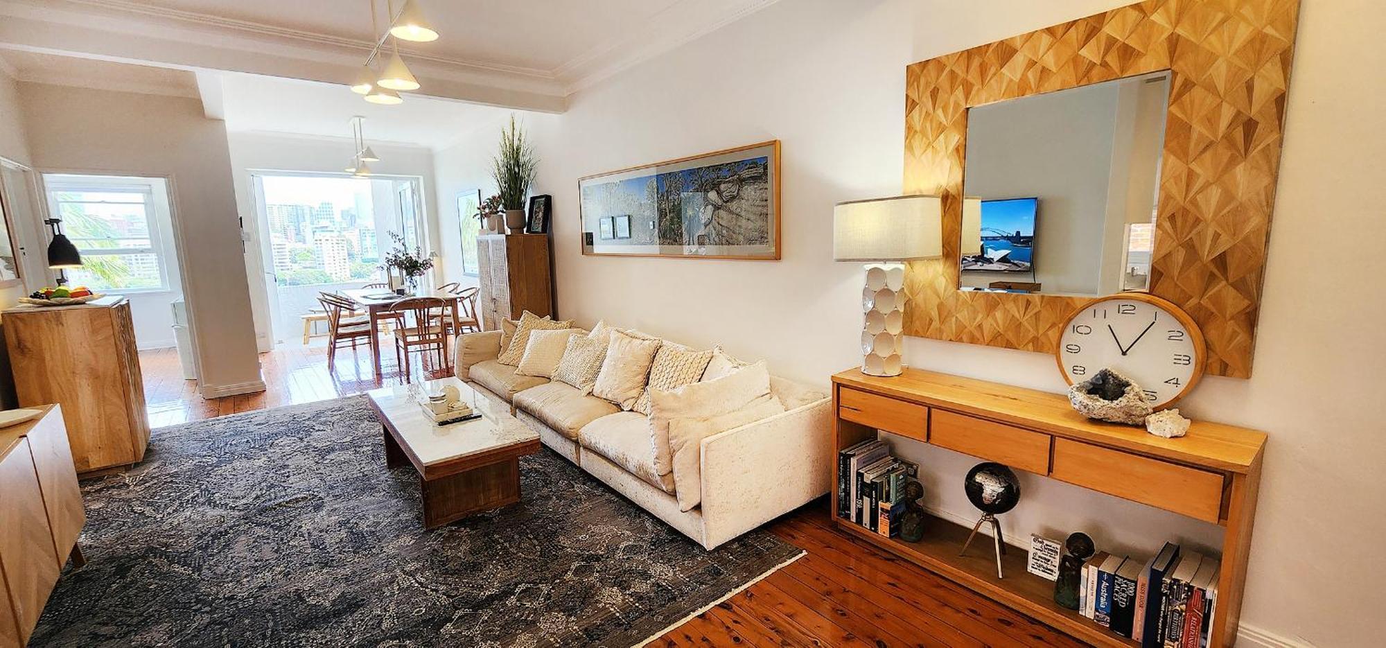 Apartment Elegantly Appointed With Harbour Views