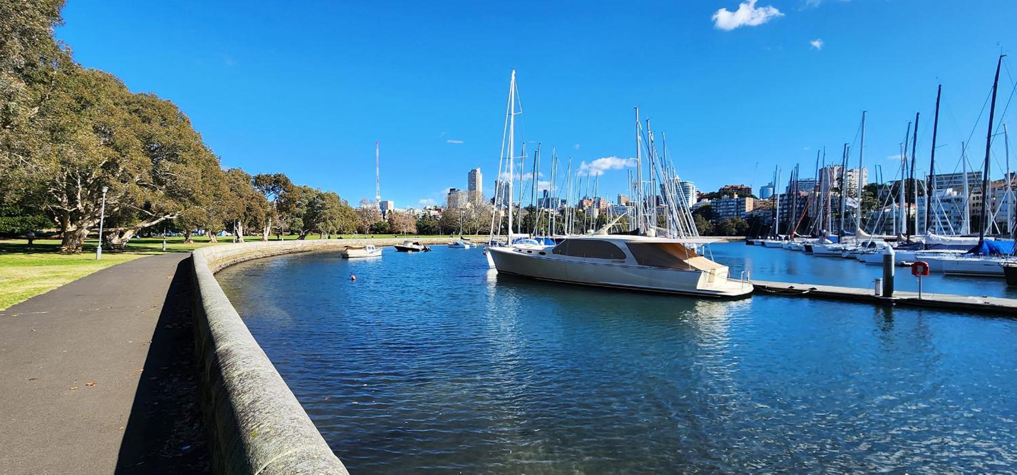 Elegantly Appointed With Harbour Views Apartment *