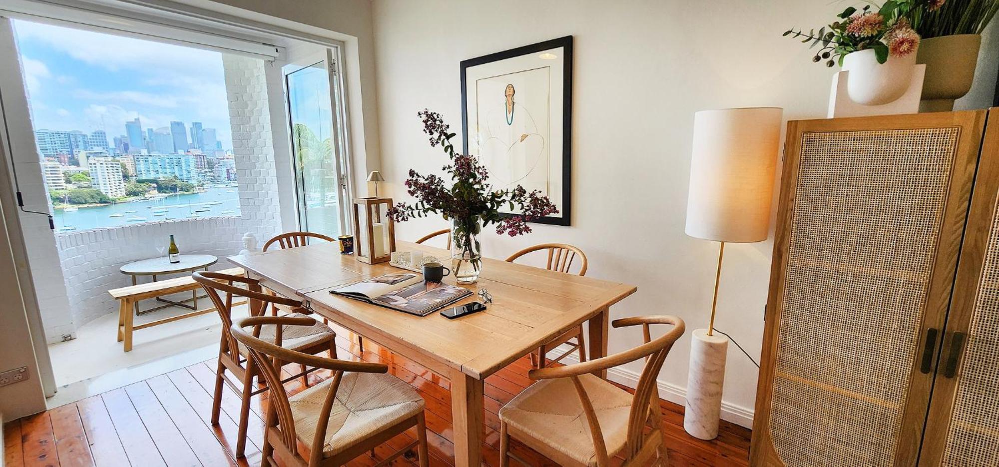 Elegantly Appointed With Harbour Views Apartment