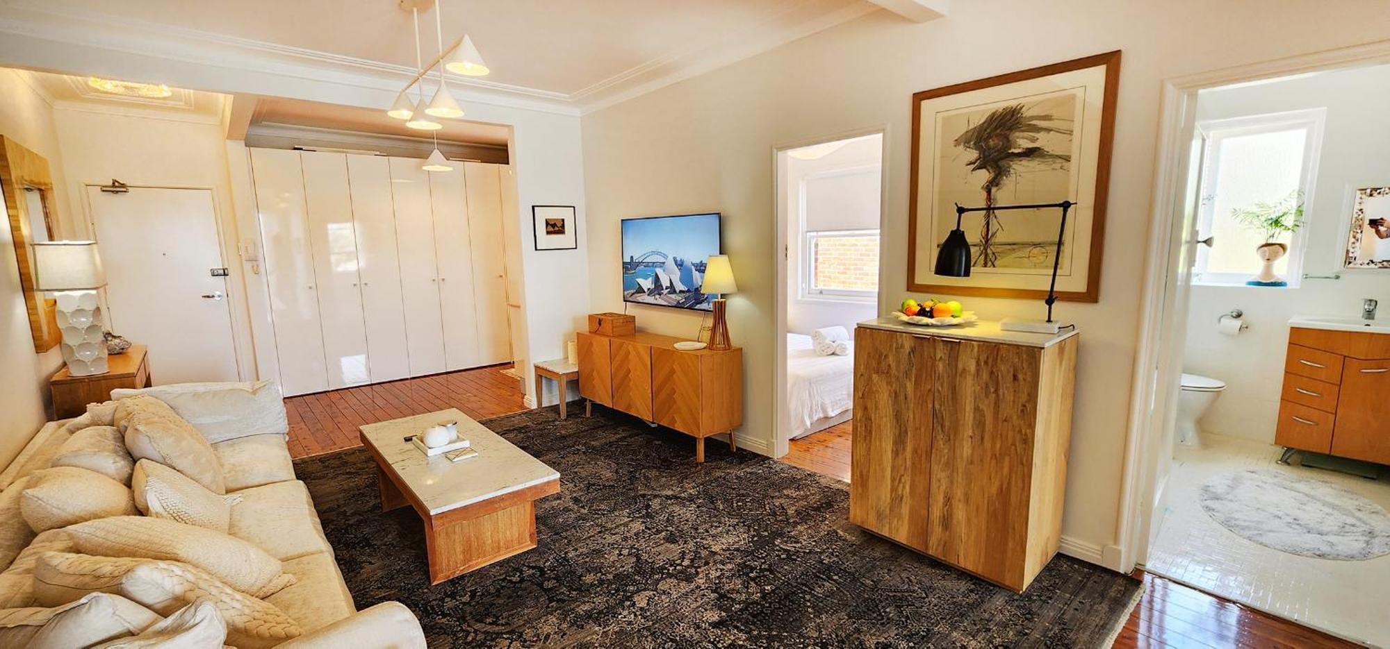 Elegantly Appointed With Harbour Views *
