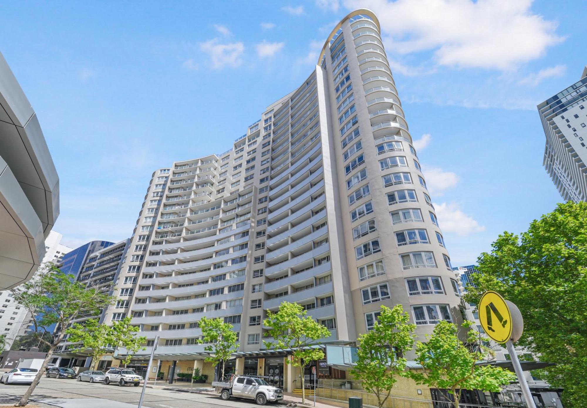 Spacious One-bedroom Or With Balcony Apartment Sydney