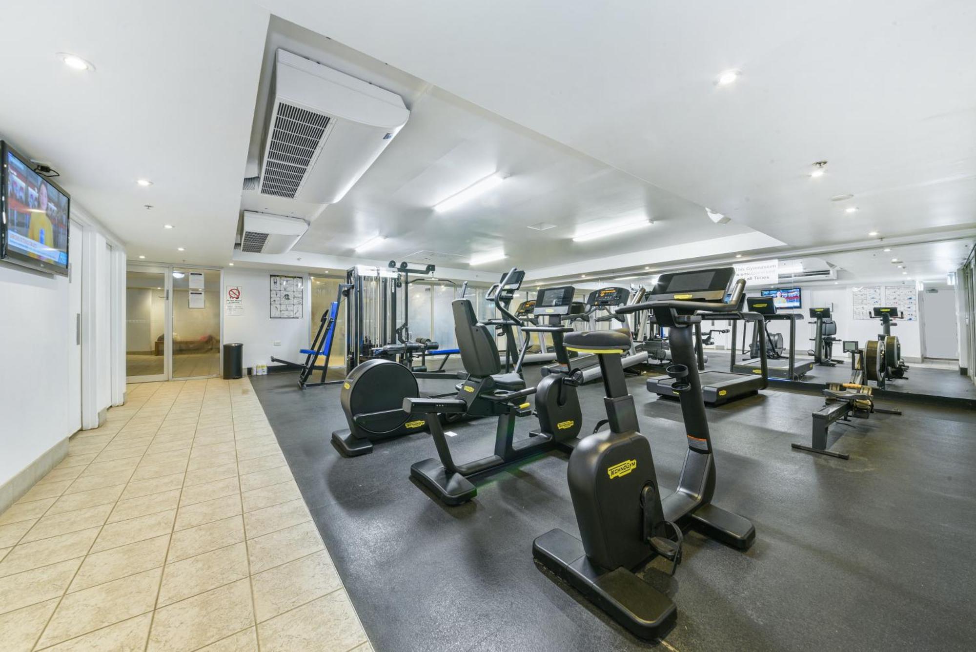 Spacious One-bedroom Or With Balcony Sydney