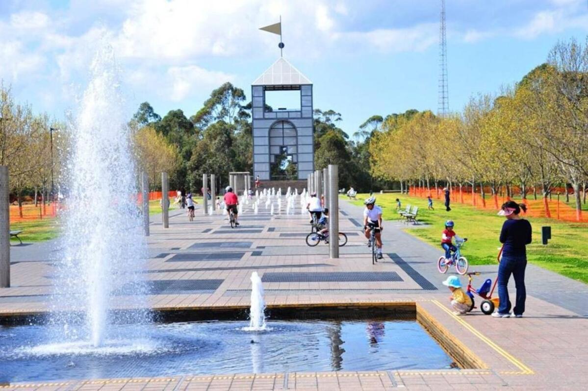 Olympic Park Gem 2 Bedroom -pool Gym Parking Apartment Sydney