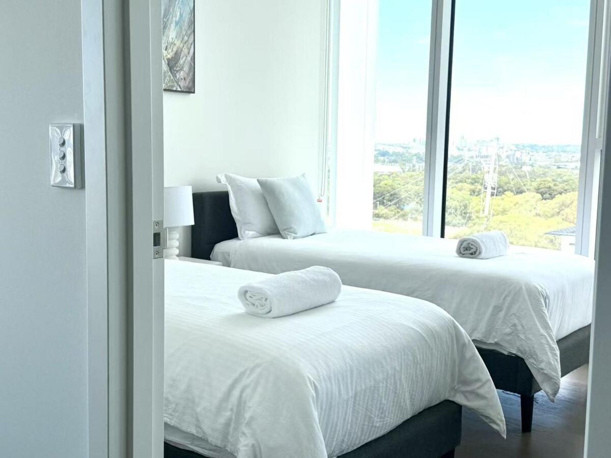 Olympic Park Gem 2 Bedroom -pool Gym Parking Apartment Sydney