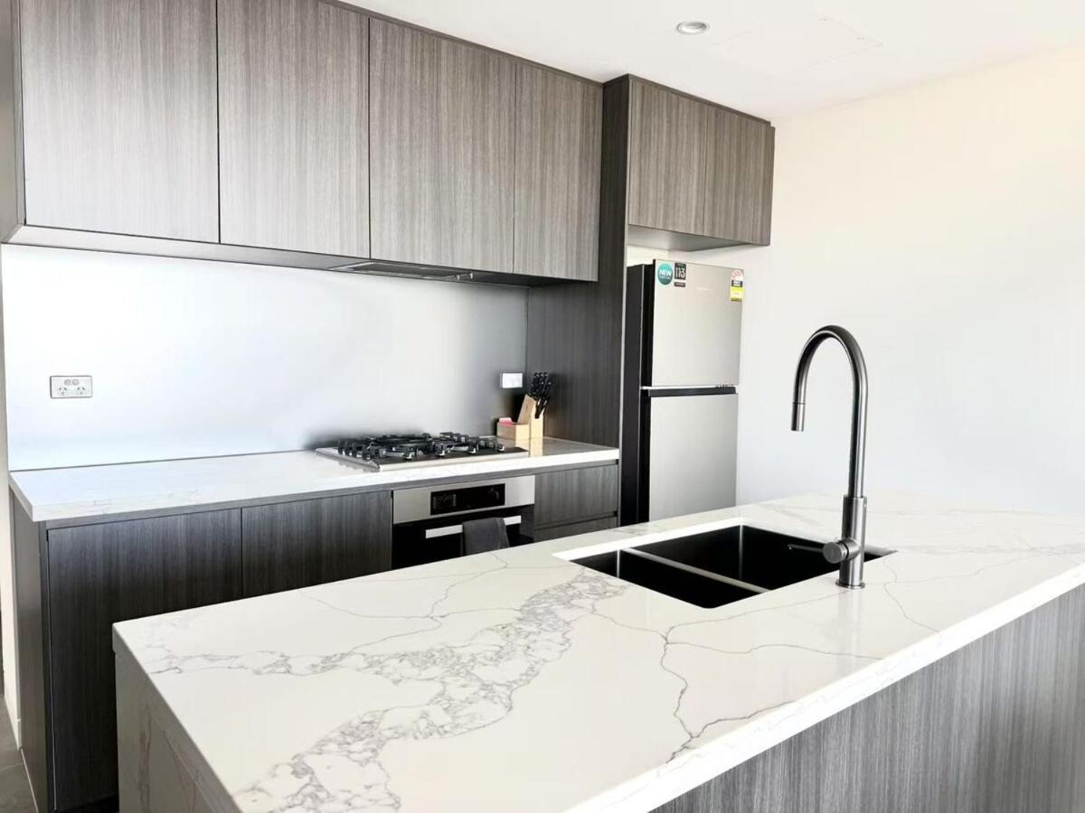 Olympic Park Gem 2 Bedroom -pool Gym Parking Sydney