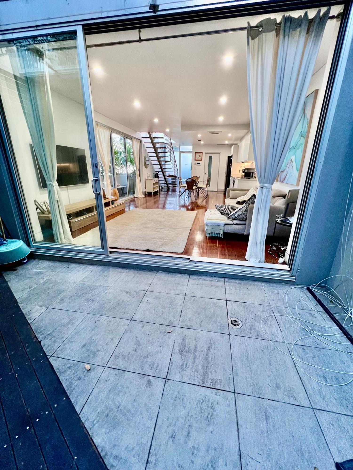 Modern Beachside Suite-just Steps From Bondi Sidney