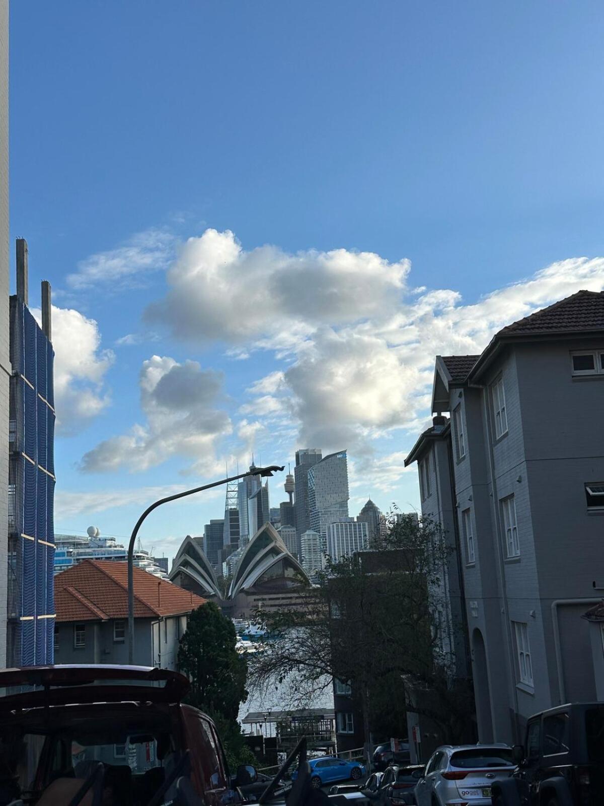Peaceful Unit Facing Opera House Sidney