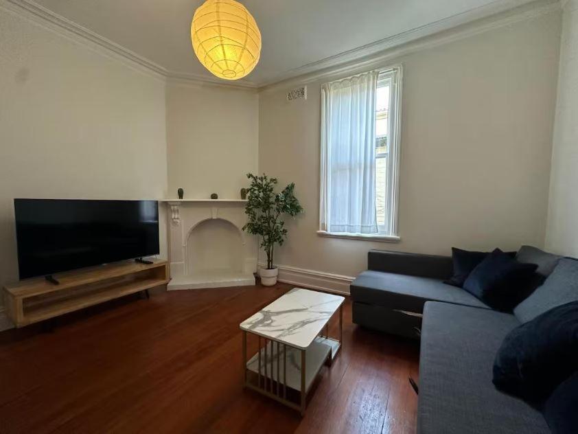 Price 2 Bedroom House Glebe * Sydney