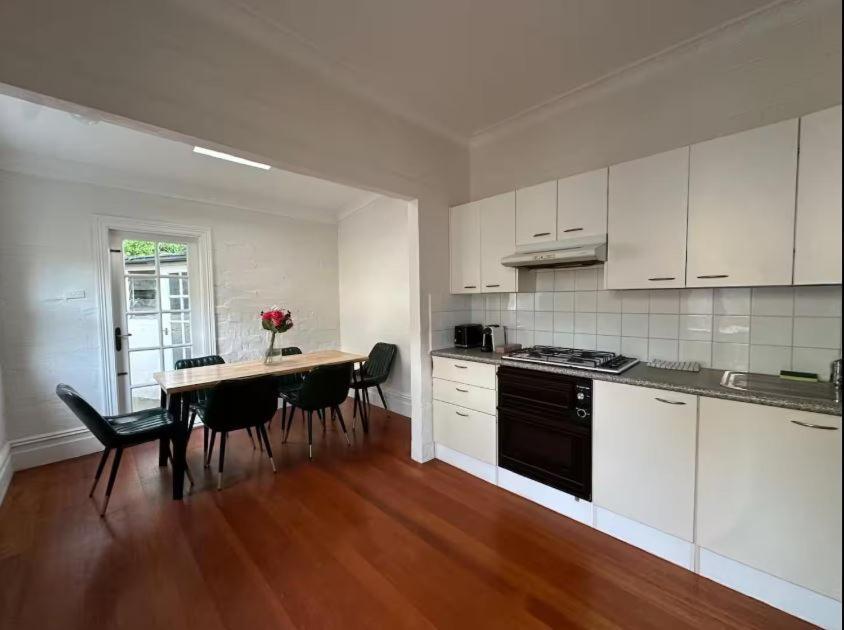 Price 2 Bedroom House Glebe Ferienhaus