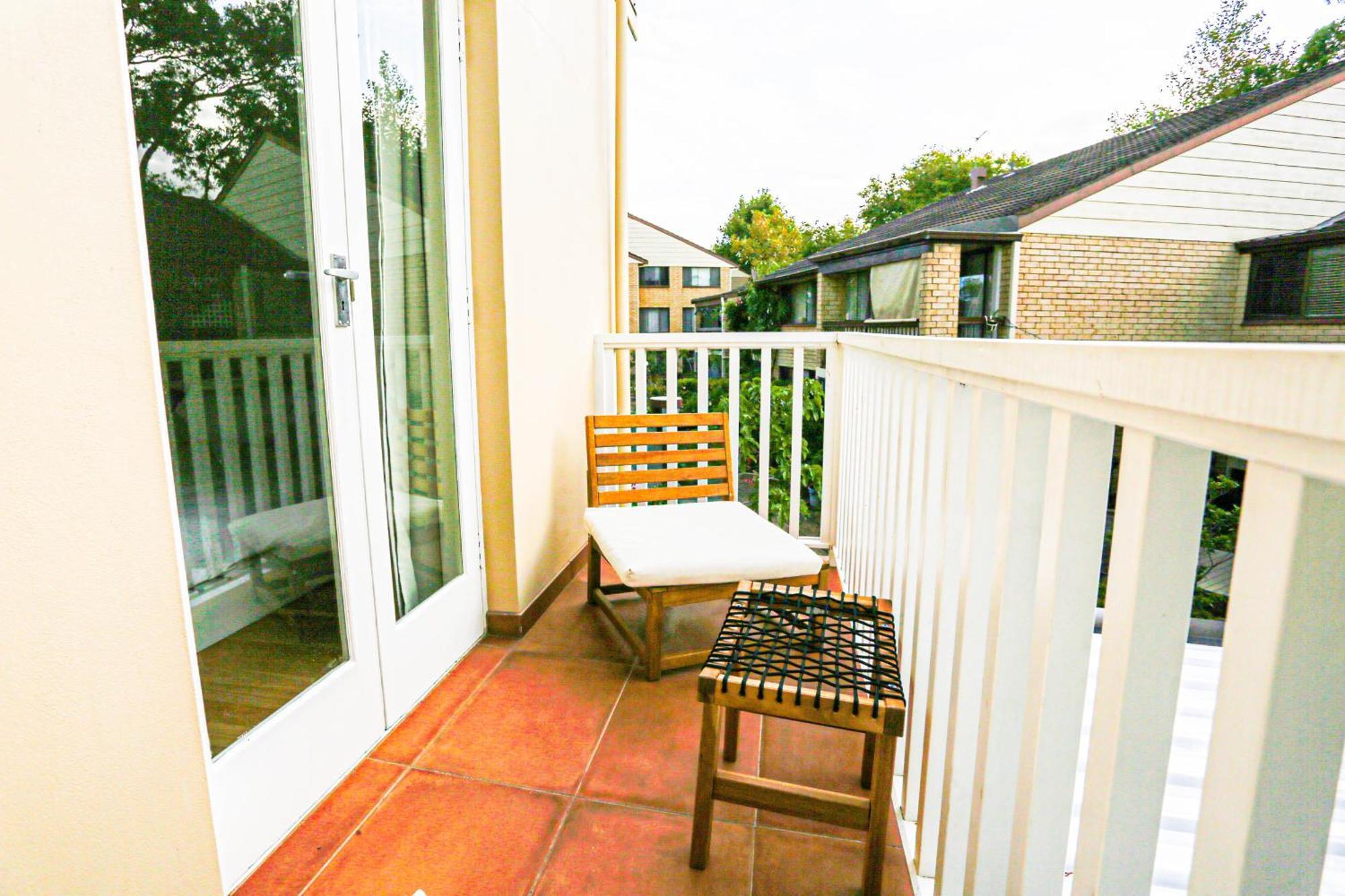 Elegant 1 Bedroom With Balcony Surry Hills 4 Apartment Sydney