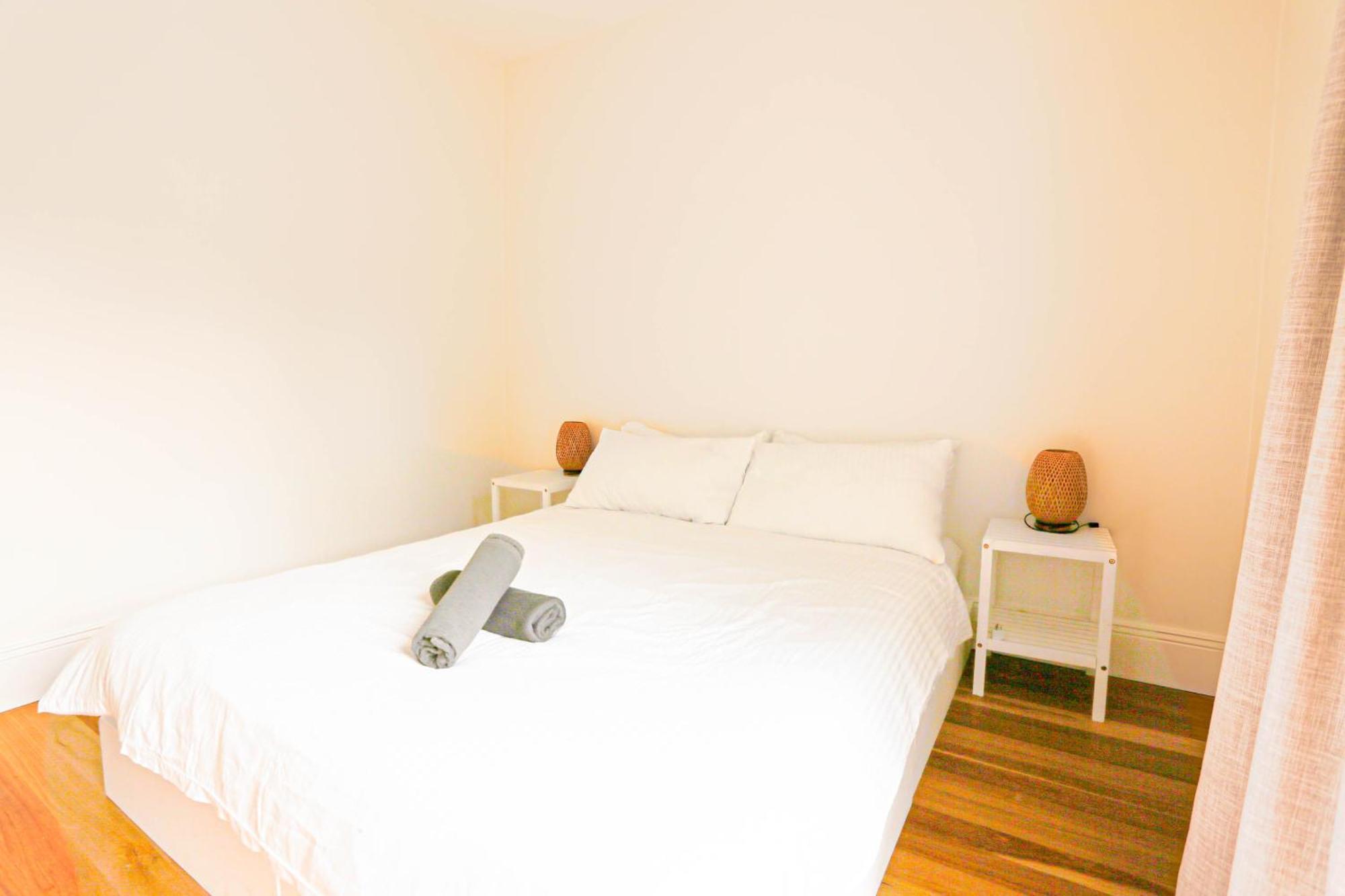 Elegant 1 Bedroom With Balcony Surry Hills 4 Apartment *