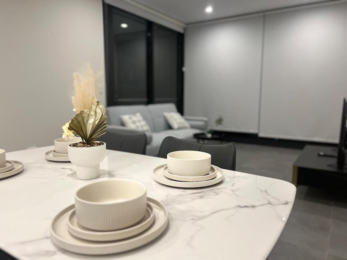 Apartment Spacious Pool View In Olympic Park Sydney