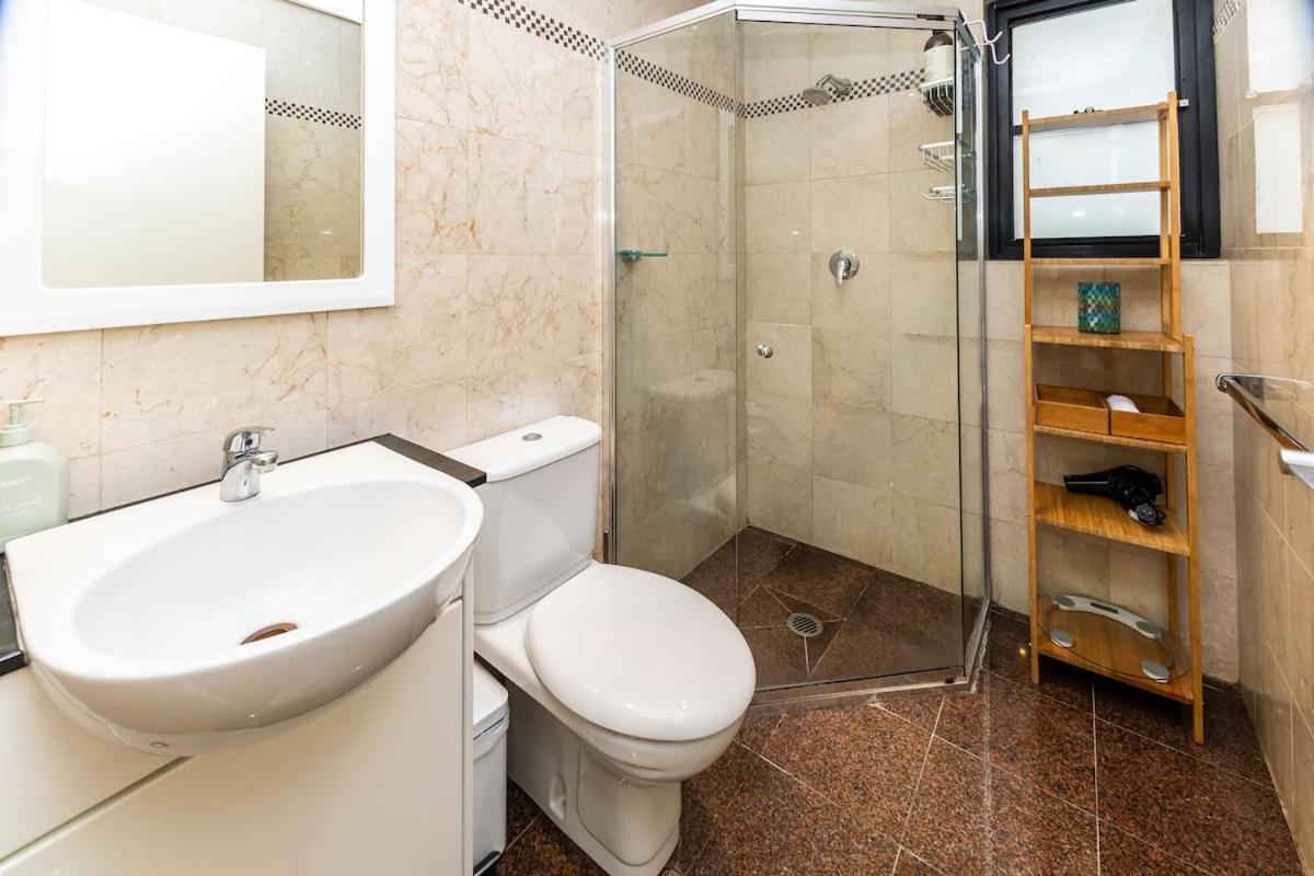 Bright & Spacious 2 Bdr W Pool Parking Balcony Ac * Sydney