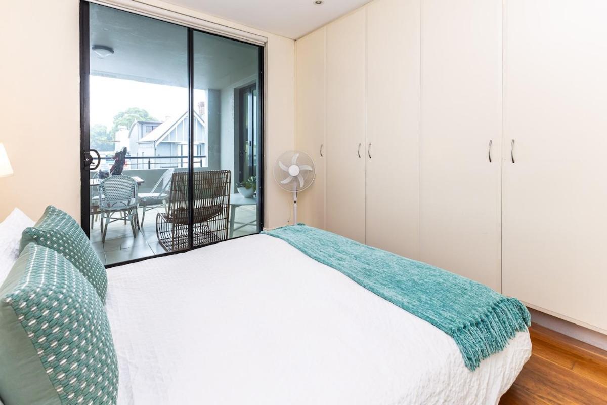 Apartment Bright & Spacious 2 Bdr W Pool Parking Balcony Ac Sydney