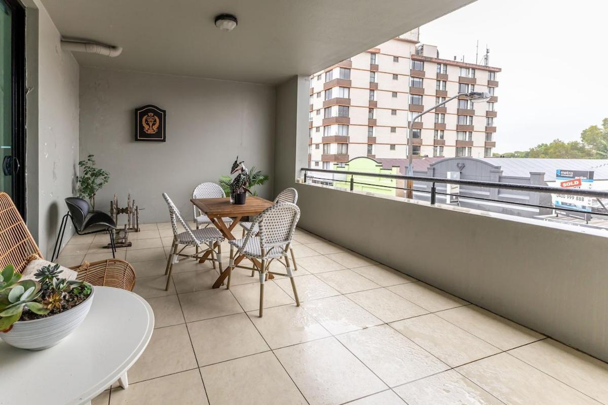 Bright & Spacious 2 Bdr W Pool Parking Balcony Ac * Sydney