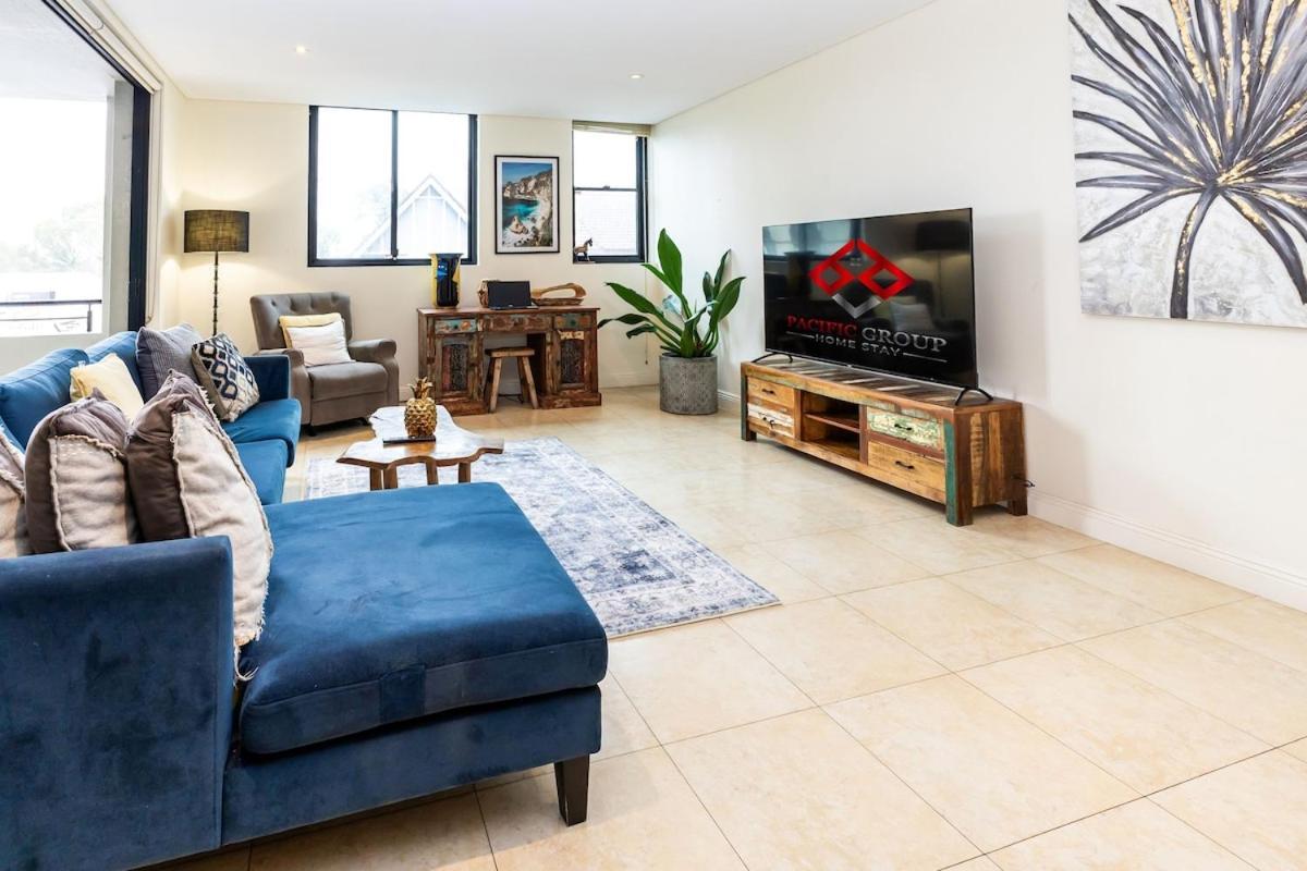 Bright & Spacious 2 Bdr W Pool Parking Balcony Ac
