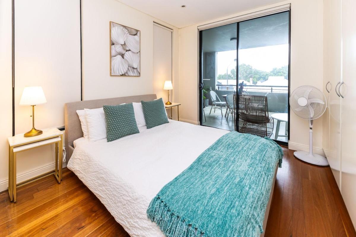 Bright & Spacious 2 Bdr W Pool Parking Balcony Ac Apartment Sydney