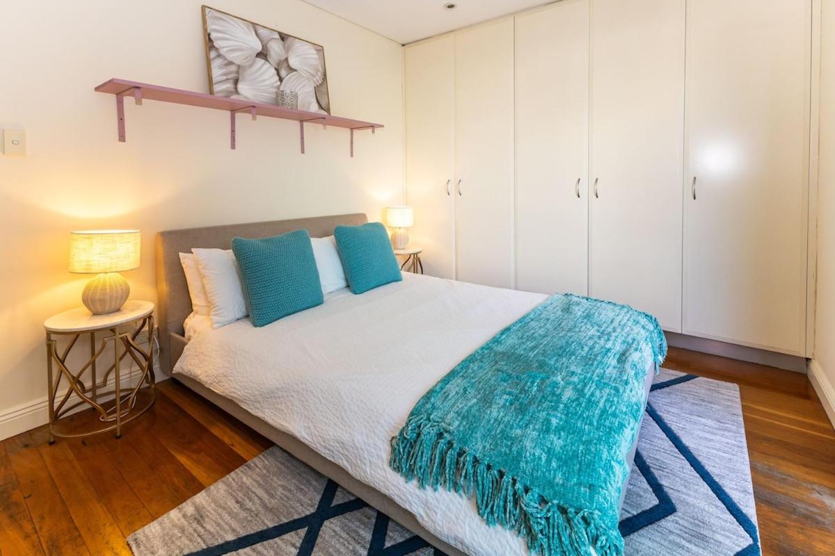 Bright & Spacious 2 Bdr W Pool Parking Balcony Ac Apartment Sydney