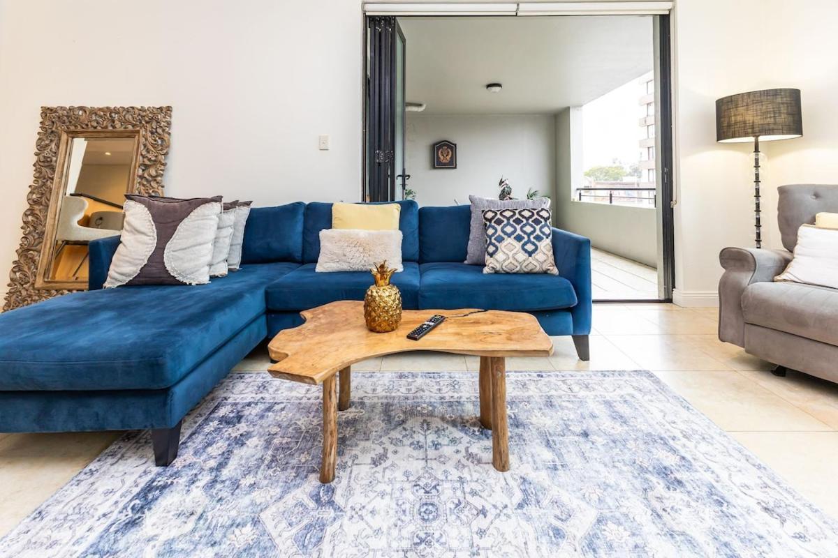 Bright & Spacious 2 Bdr W Pool Parking Balcony Ac Apartment *