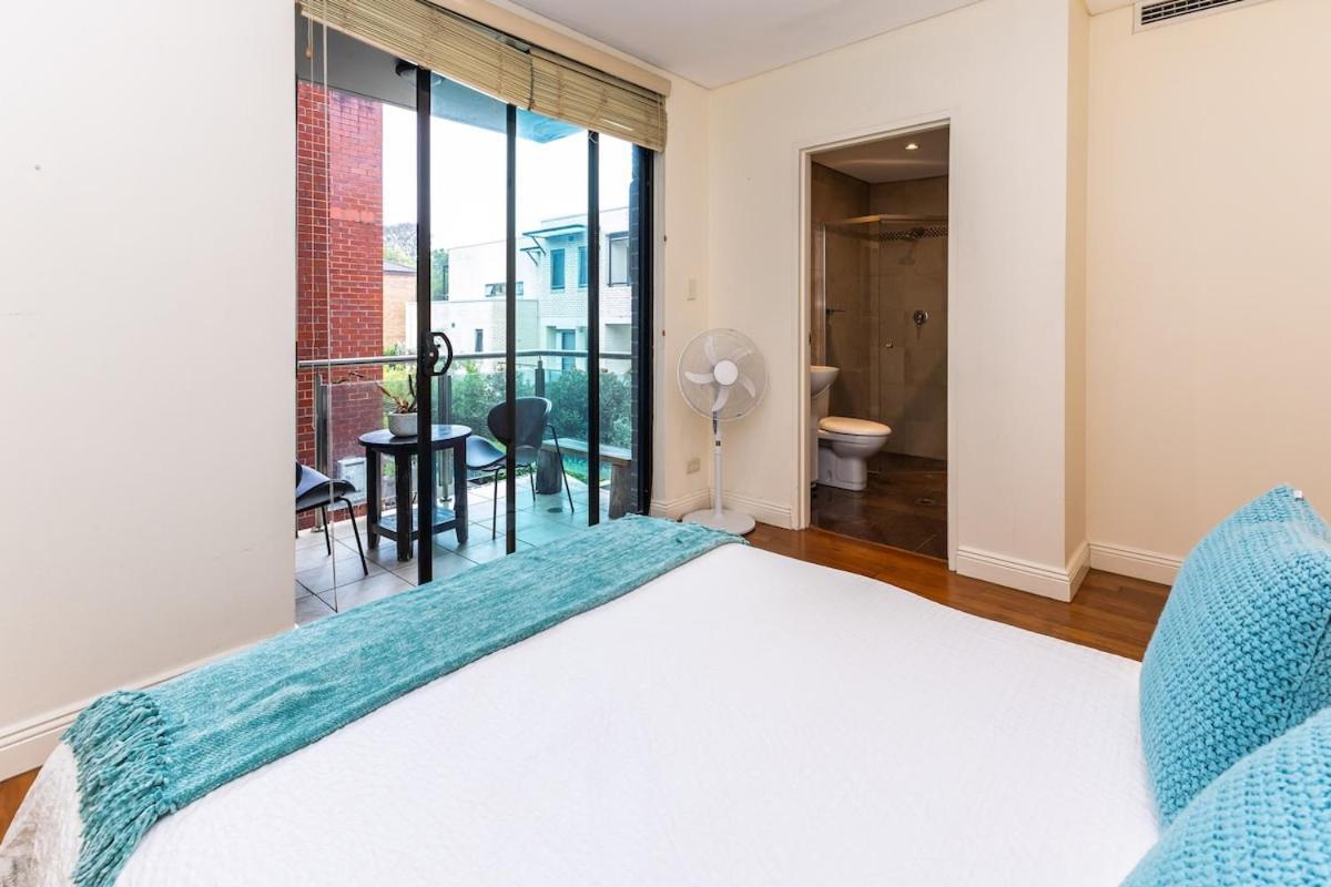 Apartment Bright & Spacious 2 Bdr W Pool Parking Balcony Ac *