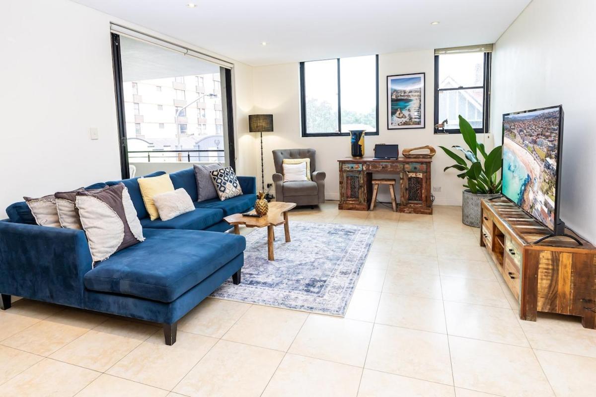 Bright & Spacious 2 Bdr W Pool Parking Balcony Ac Sydney