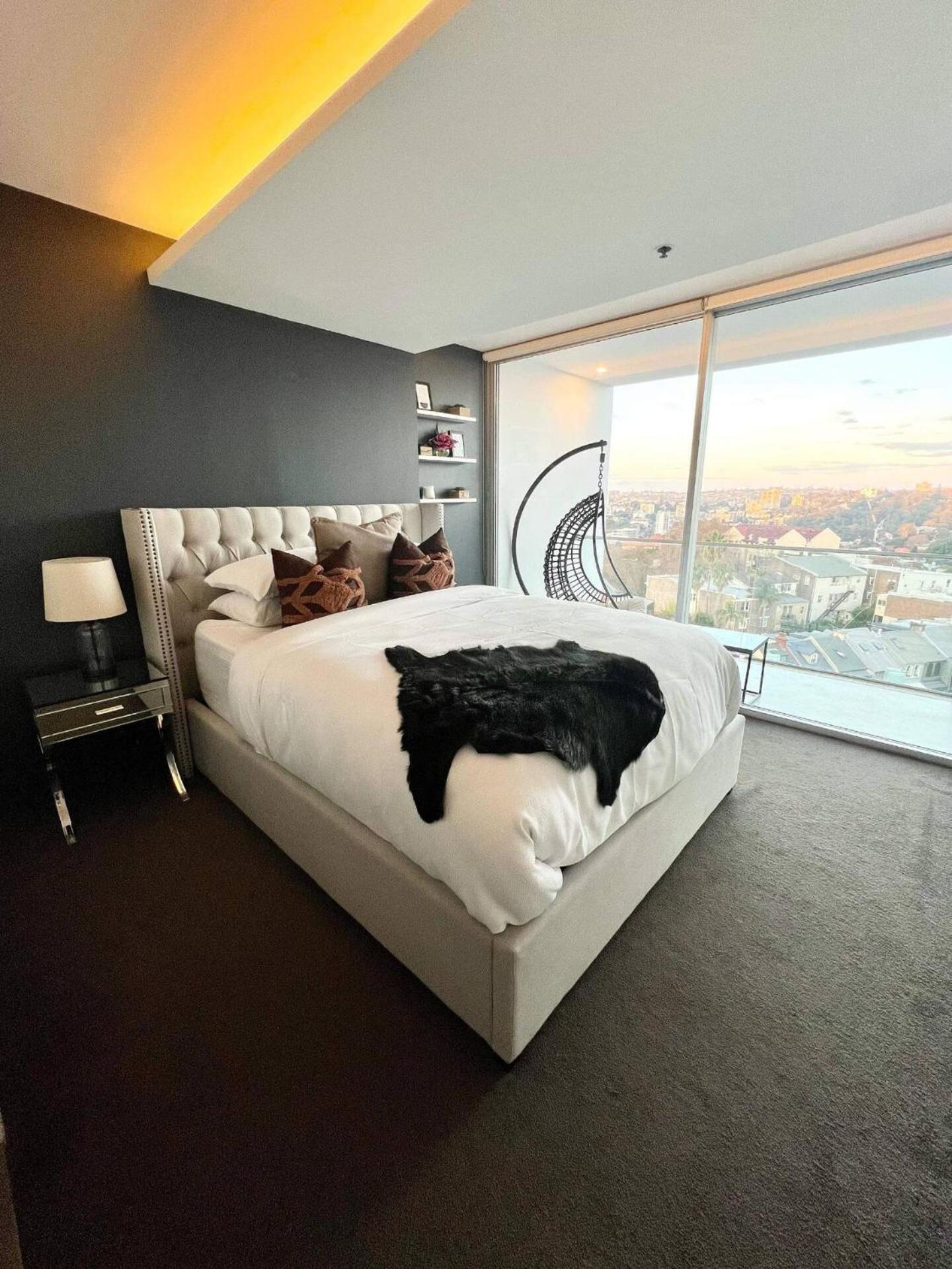 Stylish 2 Bed +24/7 Concierge + Pool + Sauna Sydney