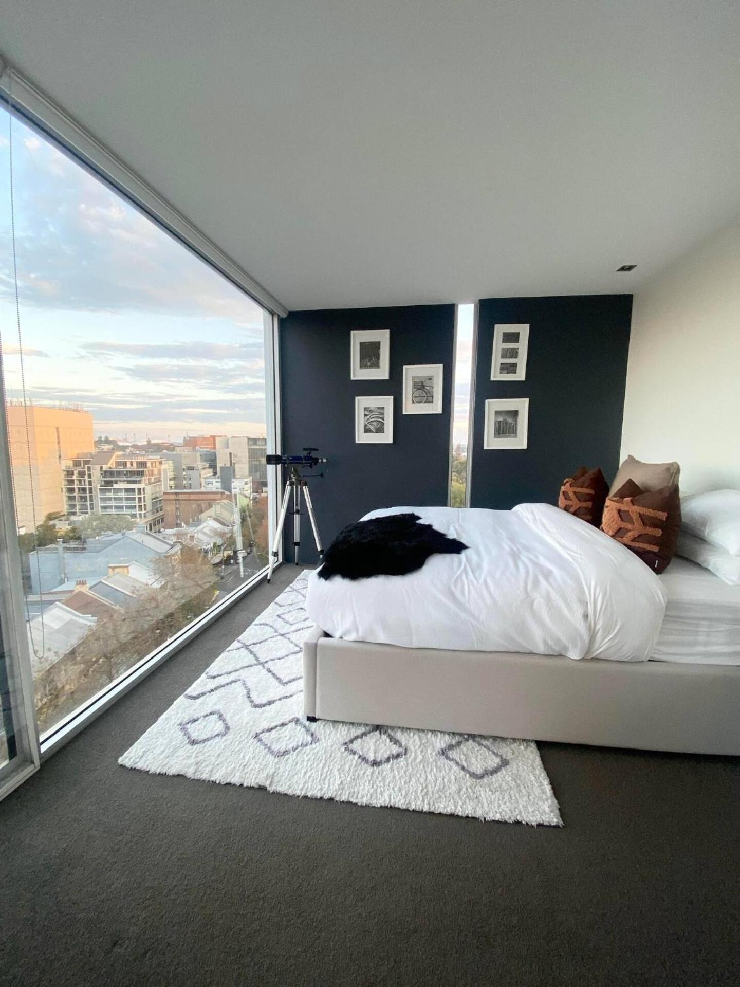 Stylish 2 Bed +24/7 Concierge + Pool + Sauna Apartment