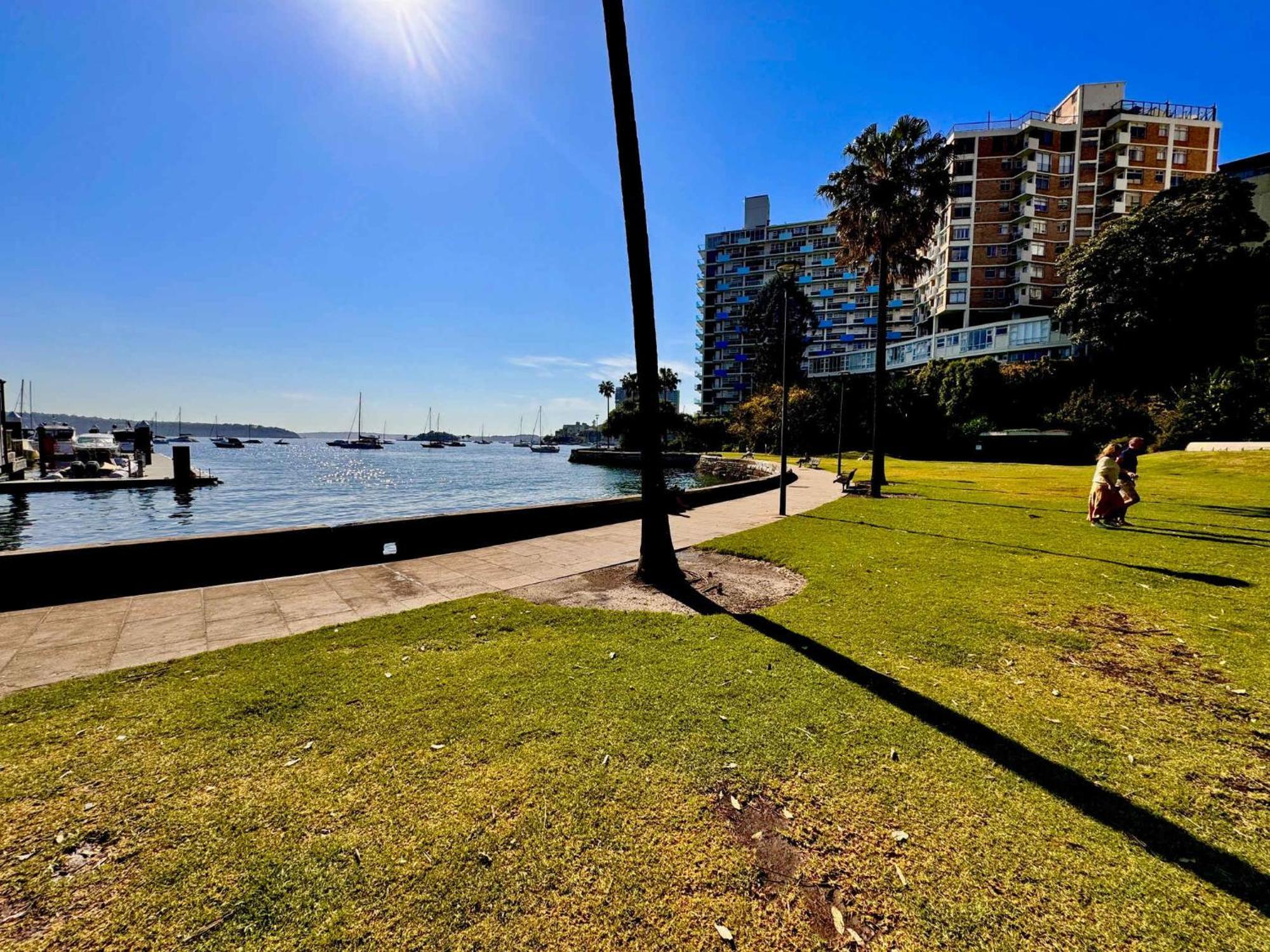 Absolute Waterfront Elizabeth Bay Views & Pool Sidney
