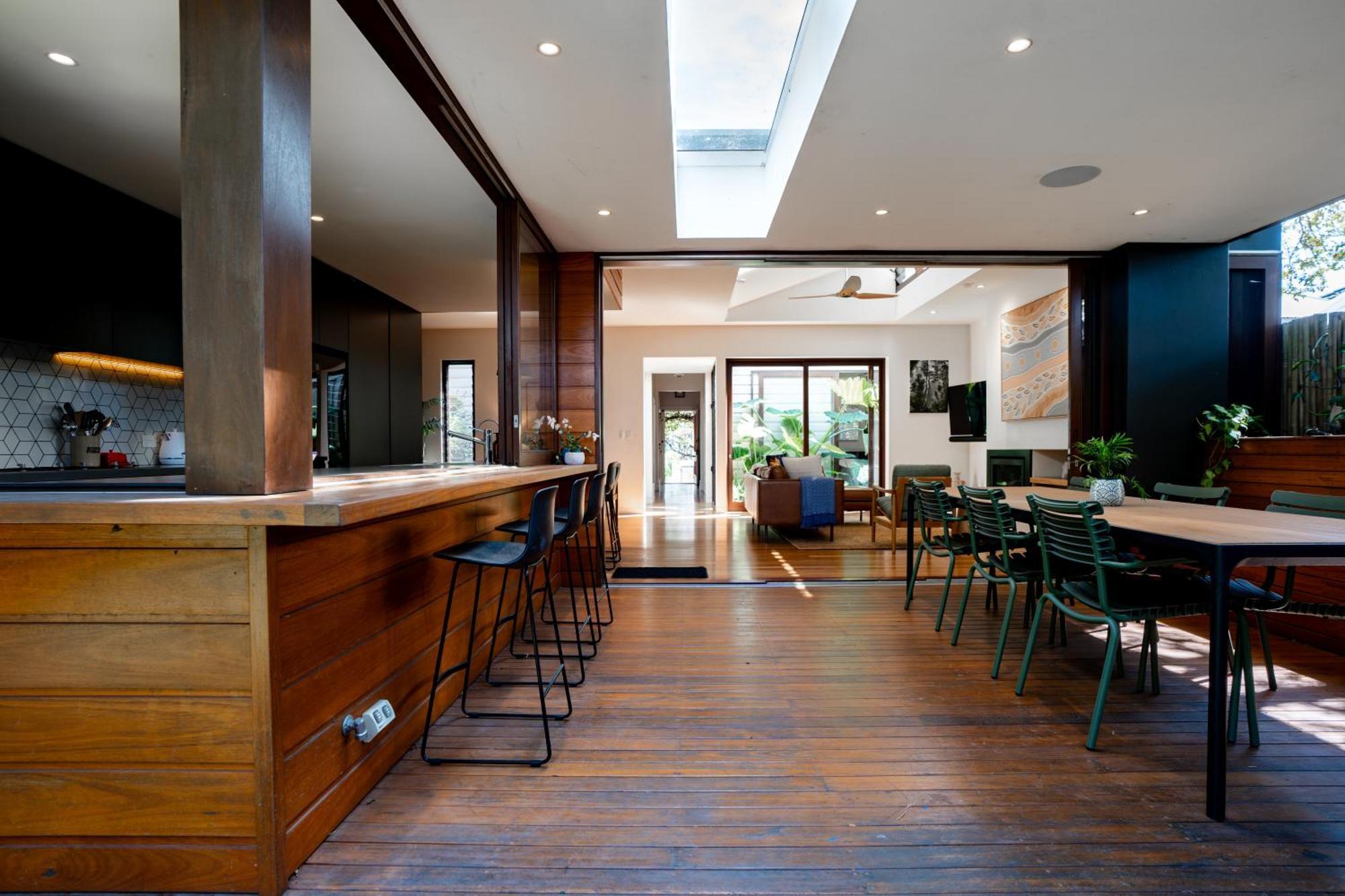 Holiday home Long Term Listing For Catherine 3br In Lilyfield With Fireplace *