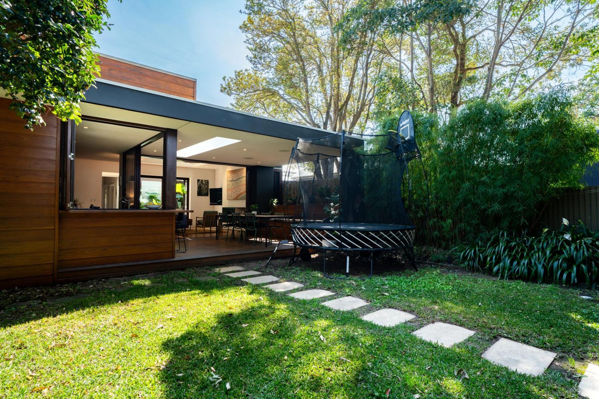 Holiday home Long Term Listing For Catherine 3br In Lilyfield With Fireplace Sydney