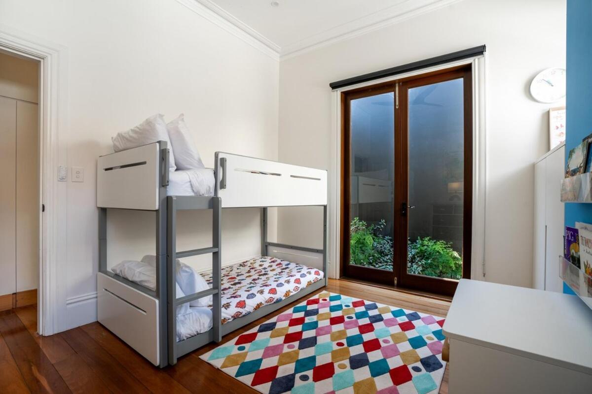 Holiday home Long Term Listing For Catherine 3br In Lilyfield With Fireplace Sydney