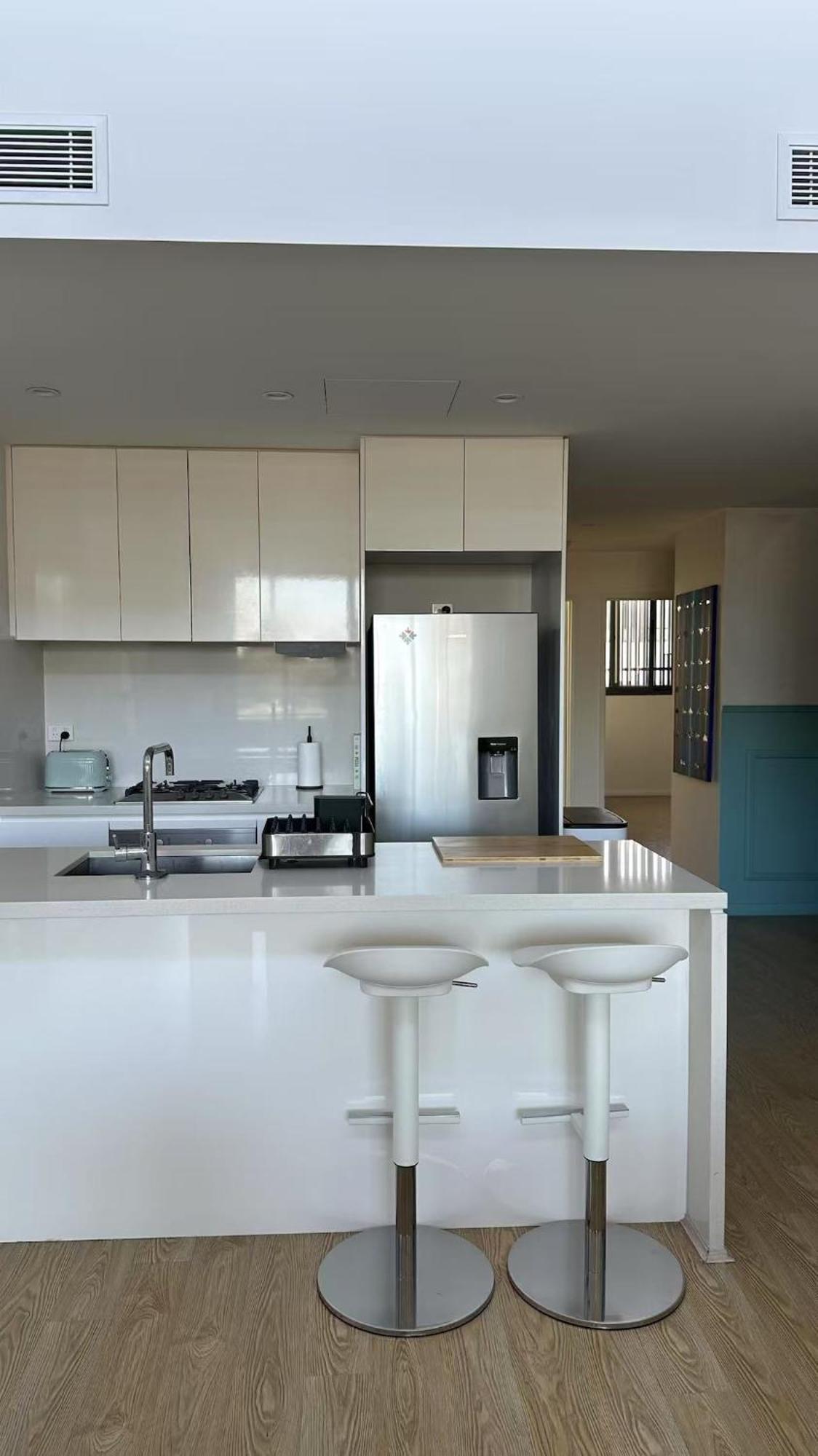 Macquarie Sunlit Urban Northern Apartment Sydney