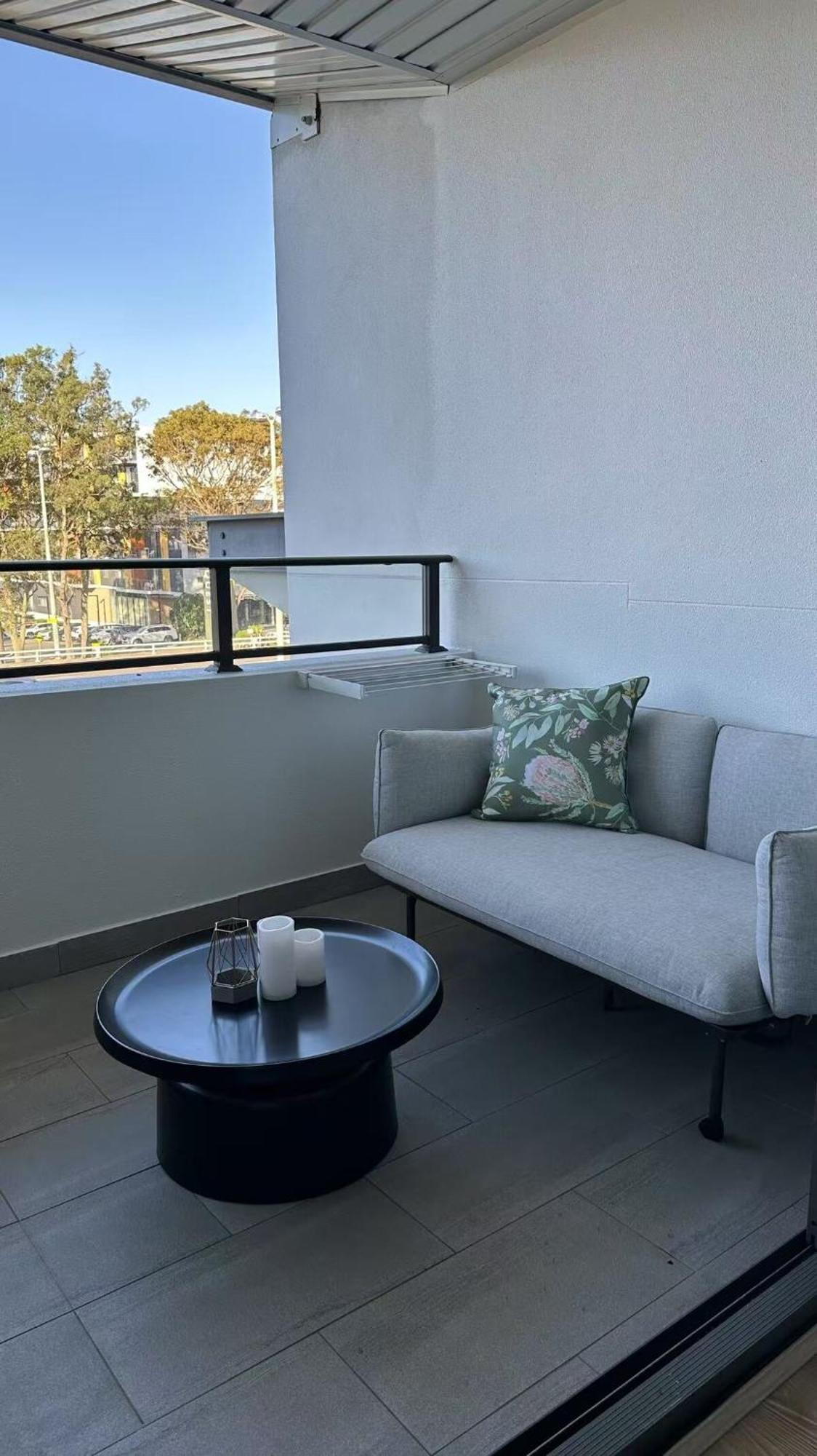 Macquarie Sunlit Urban Northern Apartment *