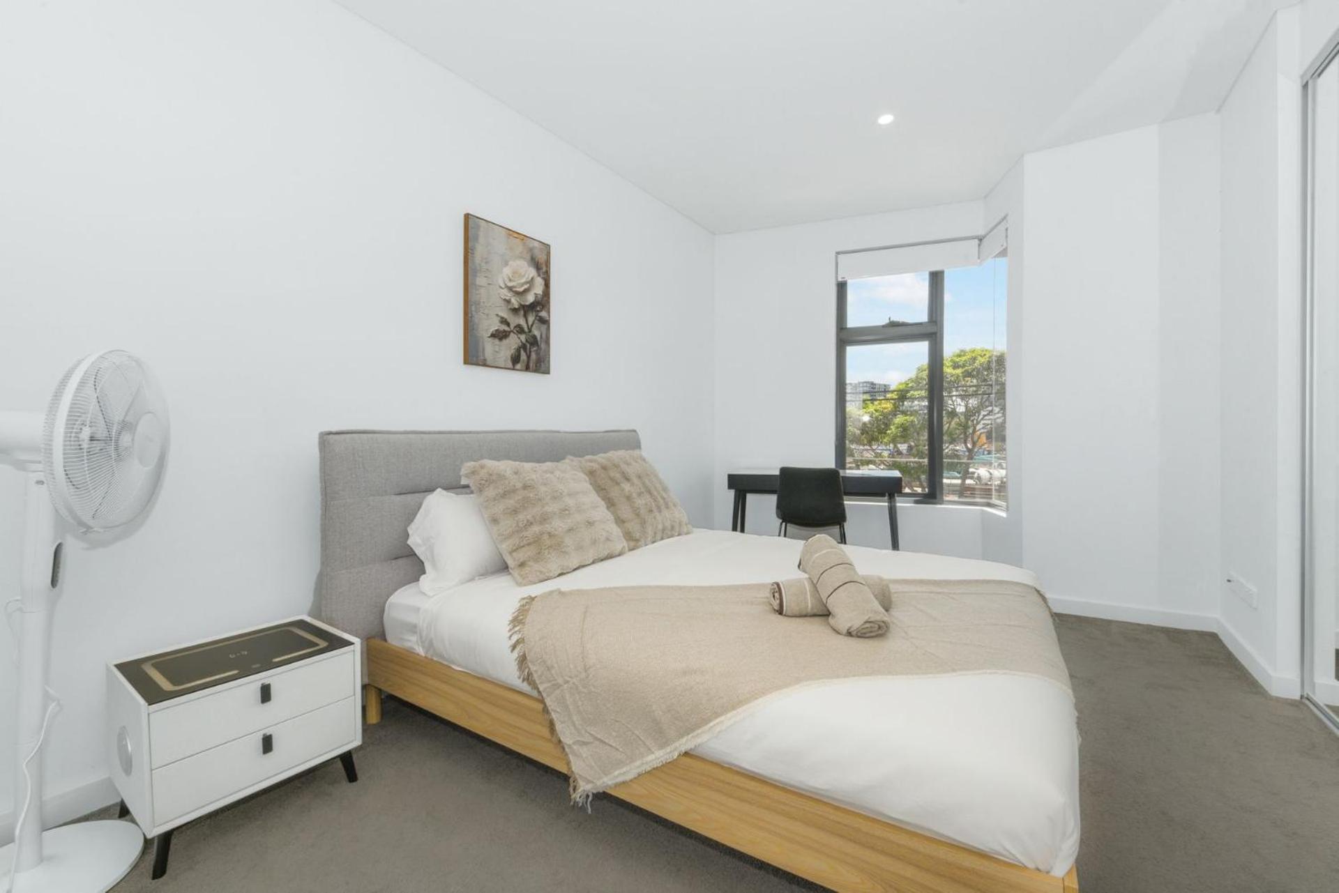 Walk To Shops, Cafes & Transport! 1bed Comfort