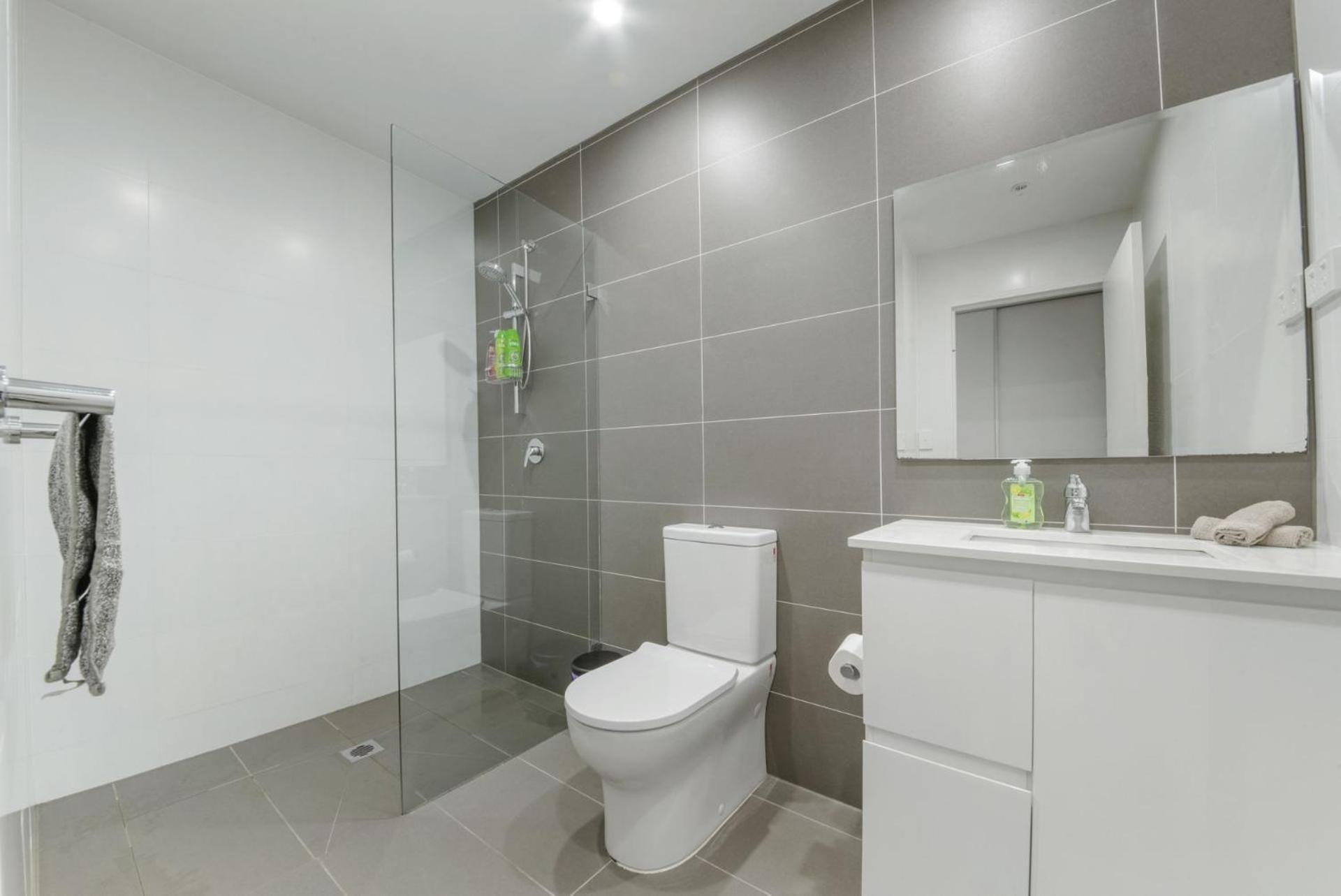Apartment Walk To Shops, Cafes & Transport! 1bed Comfort *