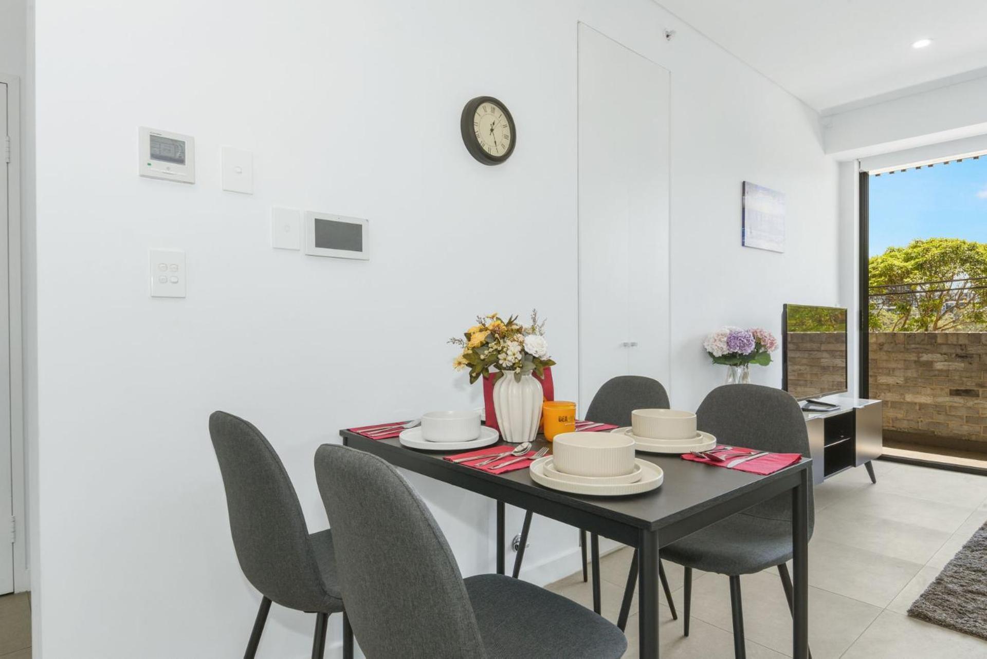 Apartment Walk To Shops, Cafes & Transport! 1bed Comfort *