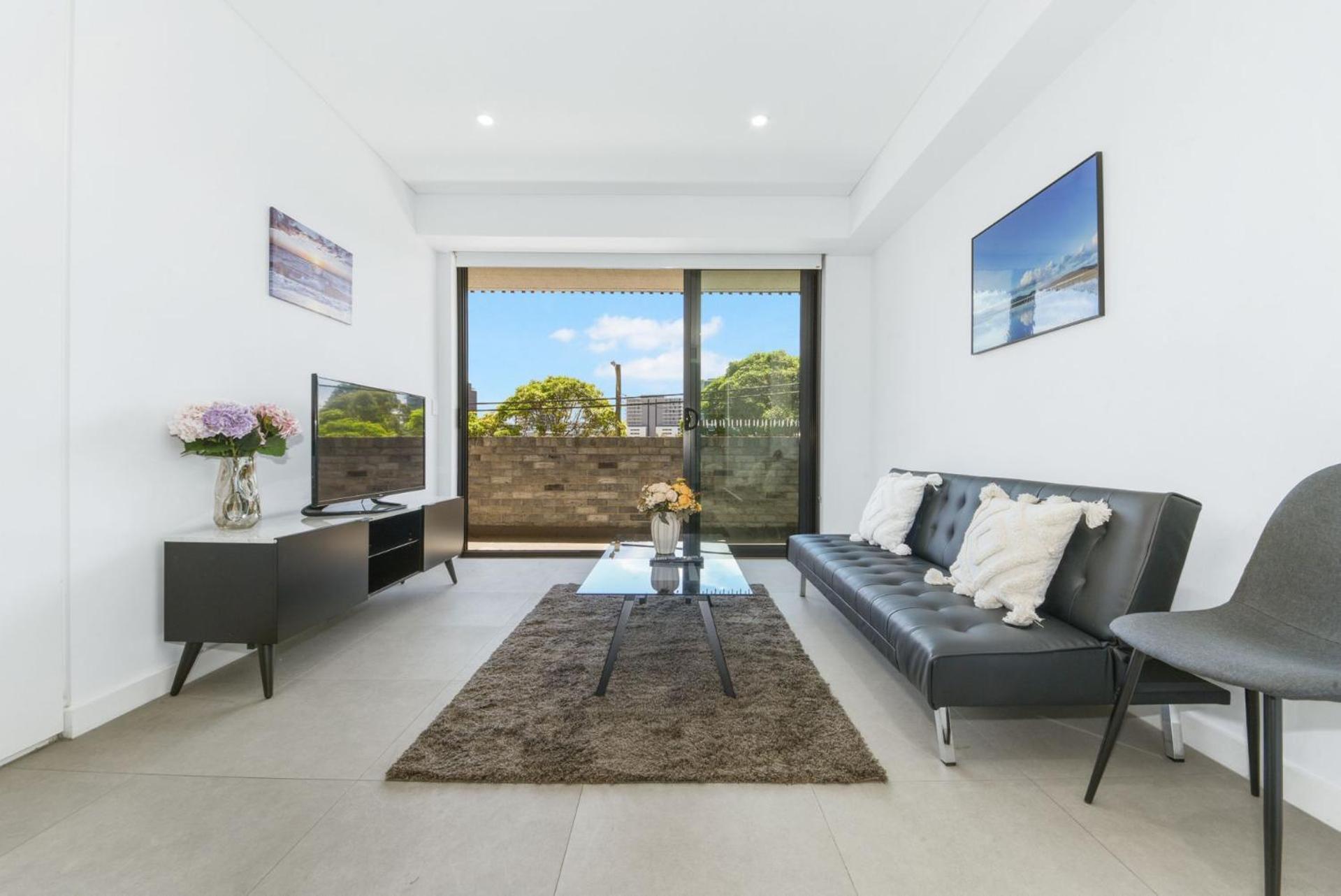 Walk To Shops, Cafes & Transport! 1bed Comfort Sydney