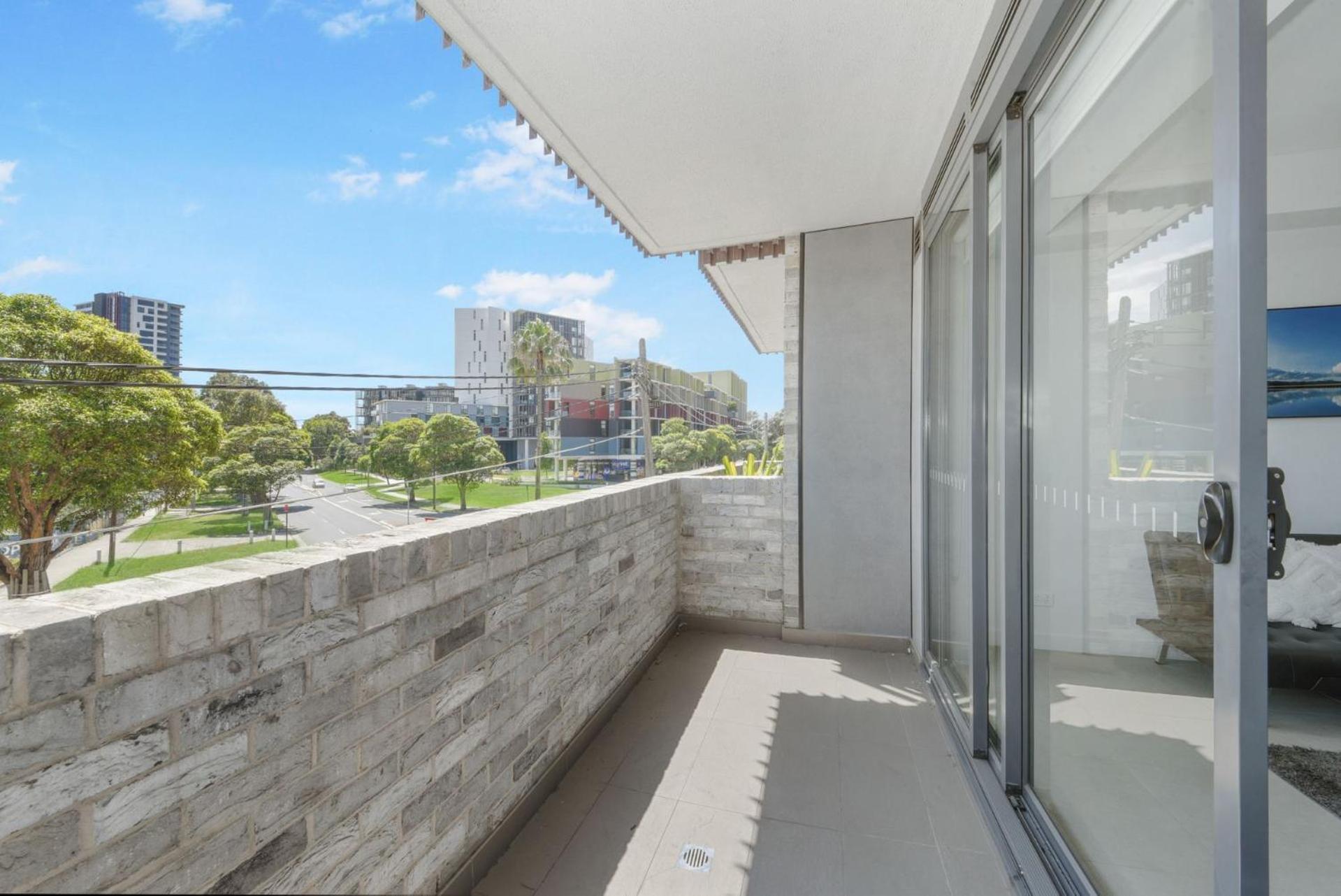 Apartment Walk To Shops, Cafes & Transport! 1bed Comfort *