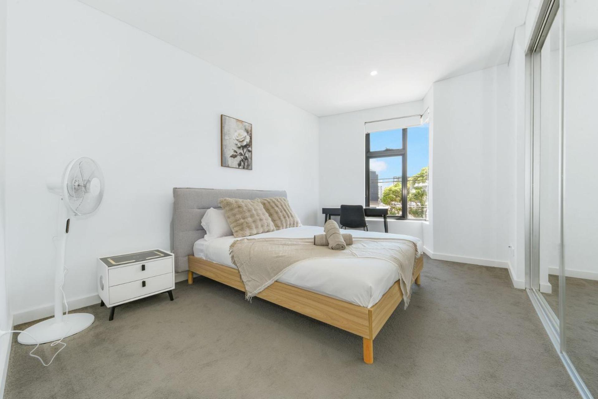 Walk To Shops, Cafes & Transport! 1bed Comfort Apartment *