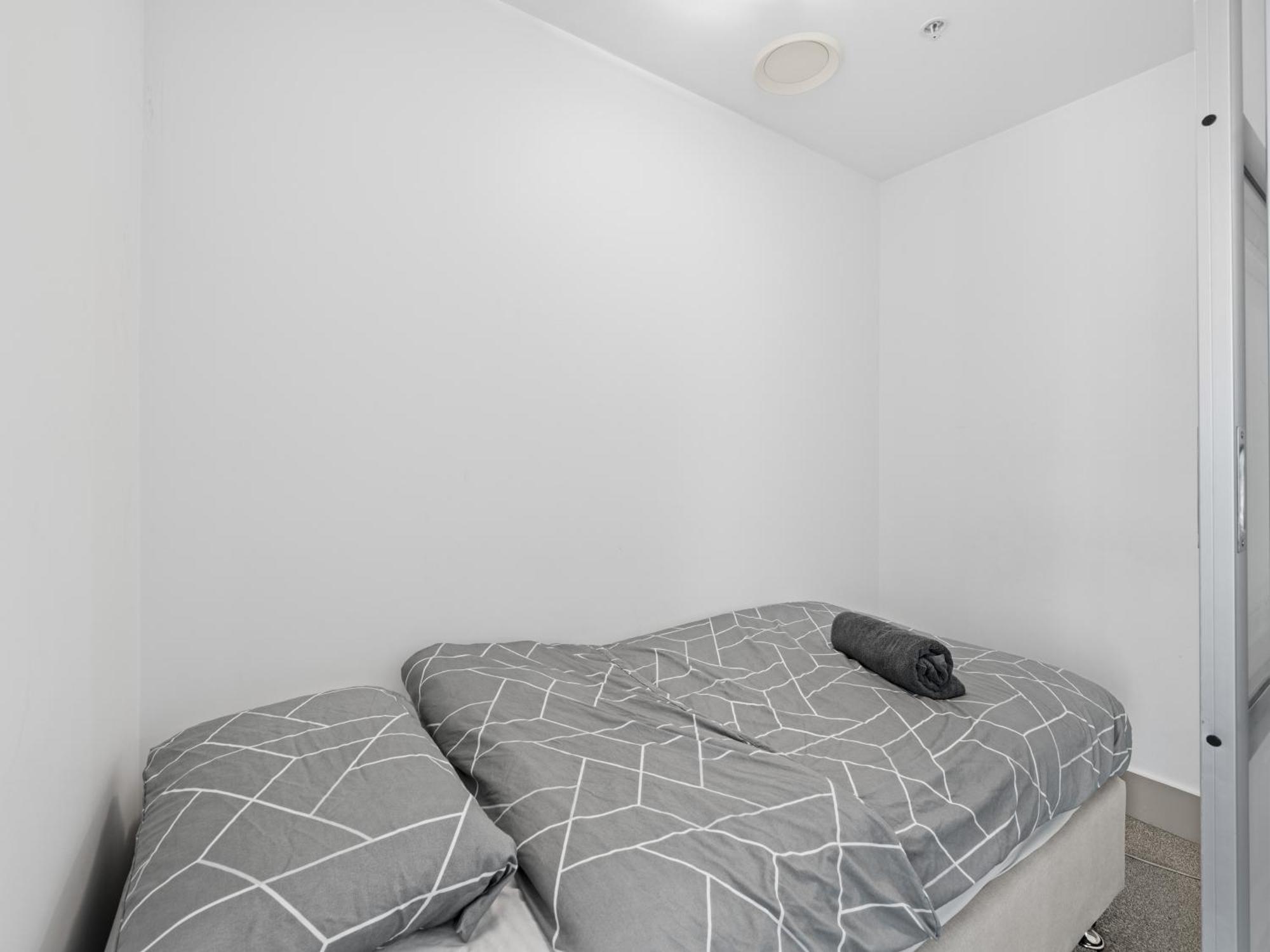 Vibrant 2bd Hideaway - 1 Bd Converted From A Study *