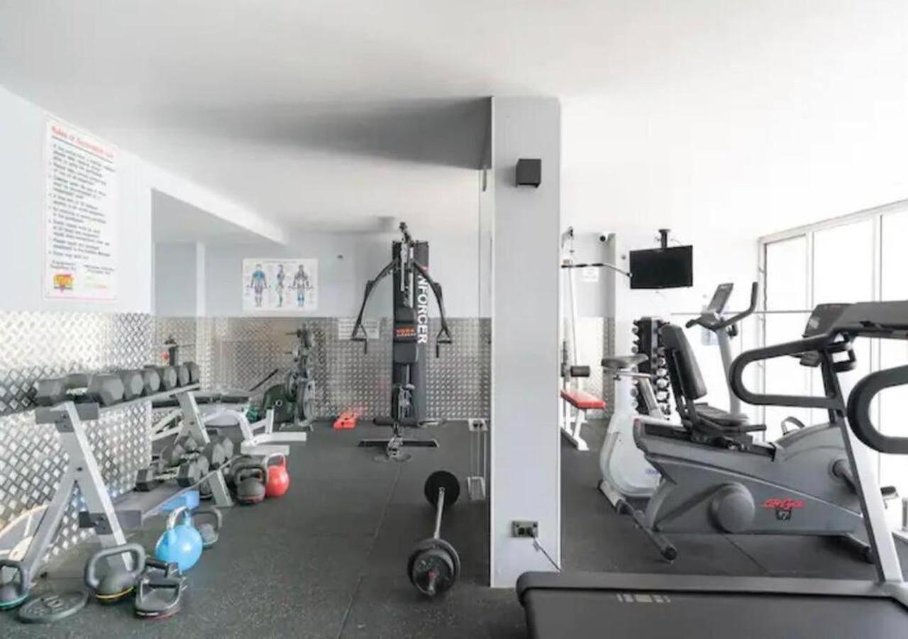 Stylish 2 Bed +24/7 Concierge + Pool + Sauna Apartment Sydney