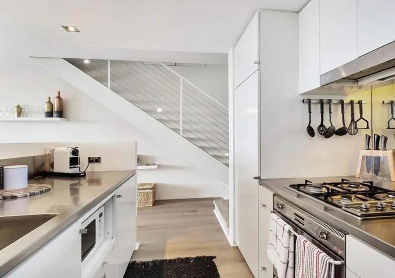 Stylish 2 Bed +24/7 Concierge + Pool + Sauna Apartment