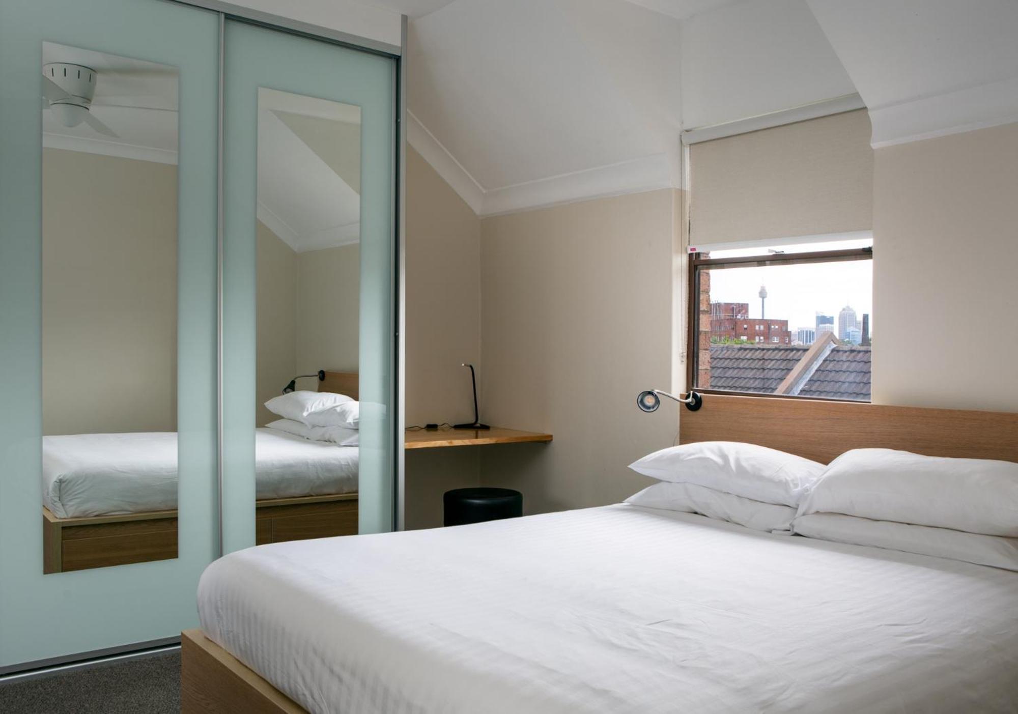 Spacious 3-bed Townhouse In Stylish Balmain