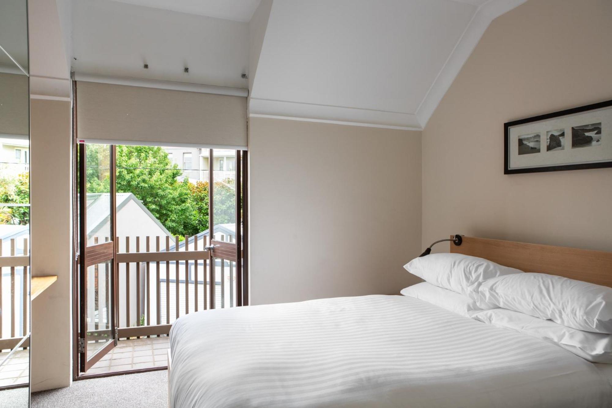 Spacious 3-bed Townhouse In Stylish Balmain *