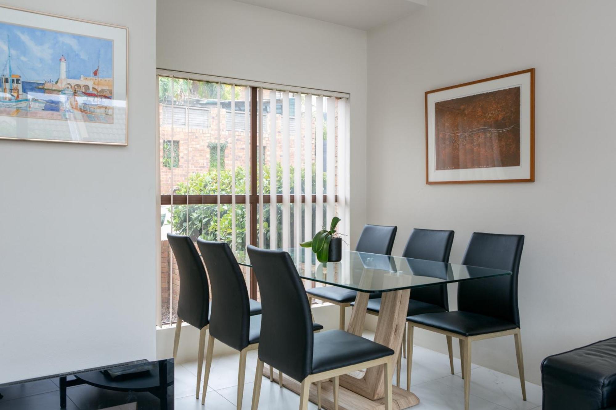 Spacious 3-bed Townhouse In Stylish Balmain * Sydney