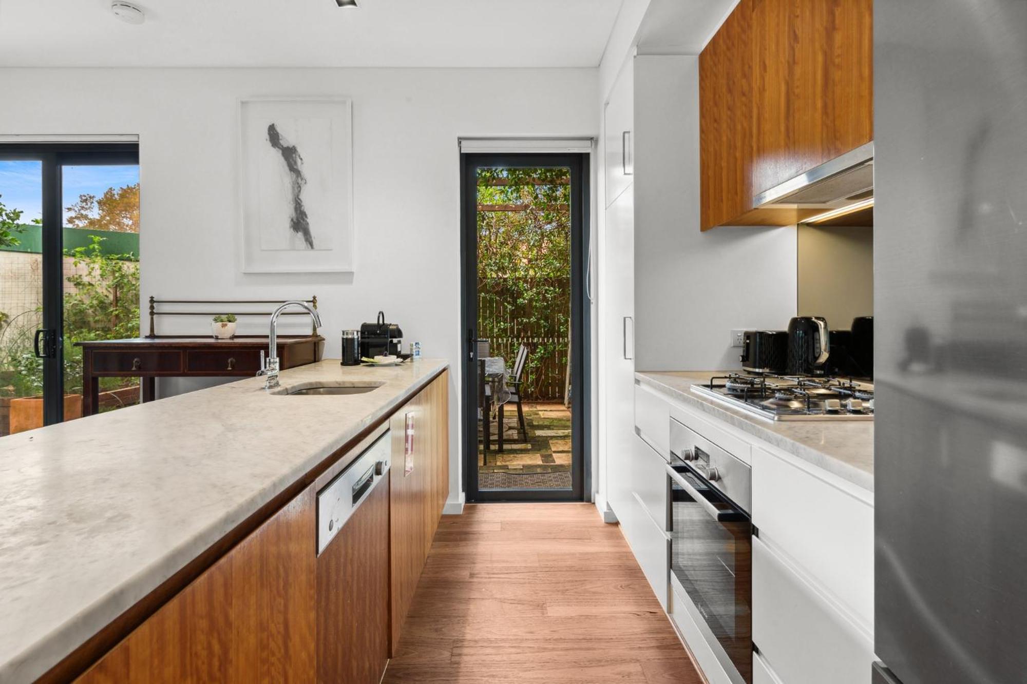 Apartment Spacious 2-bed Retreat With Bbq & Courtyard Sydney