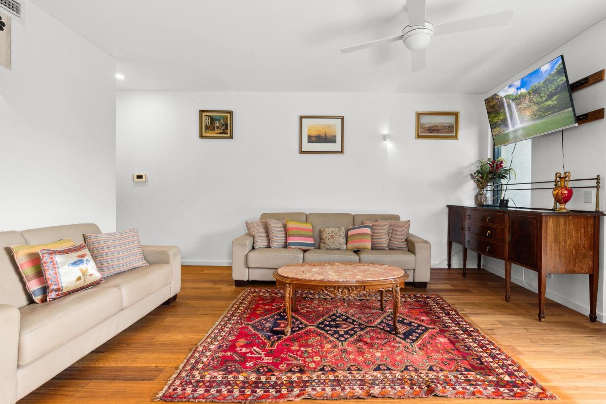 Spacious 2-bed Retreat With Bbq & Courtyard Sydney