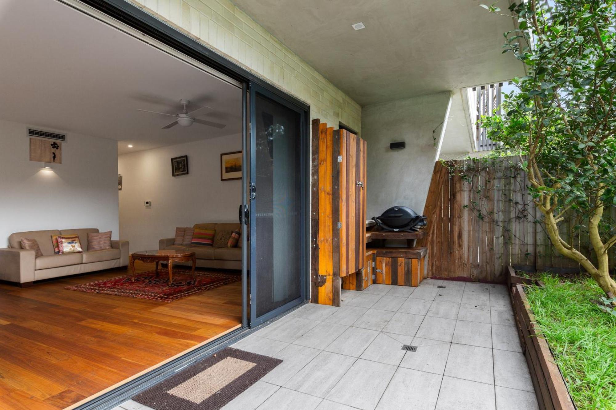 Apartment Spacious 2-bed Retreat With Bbq & Courtyard Sydney