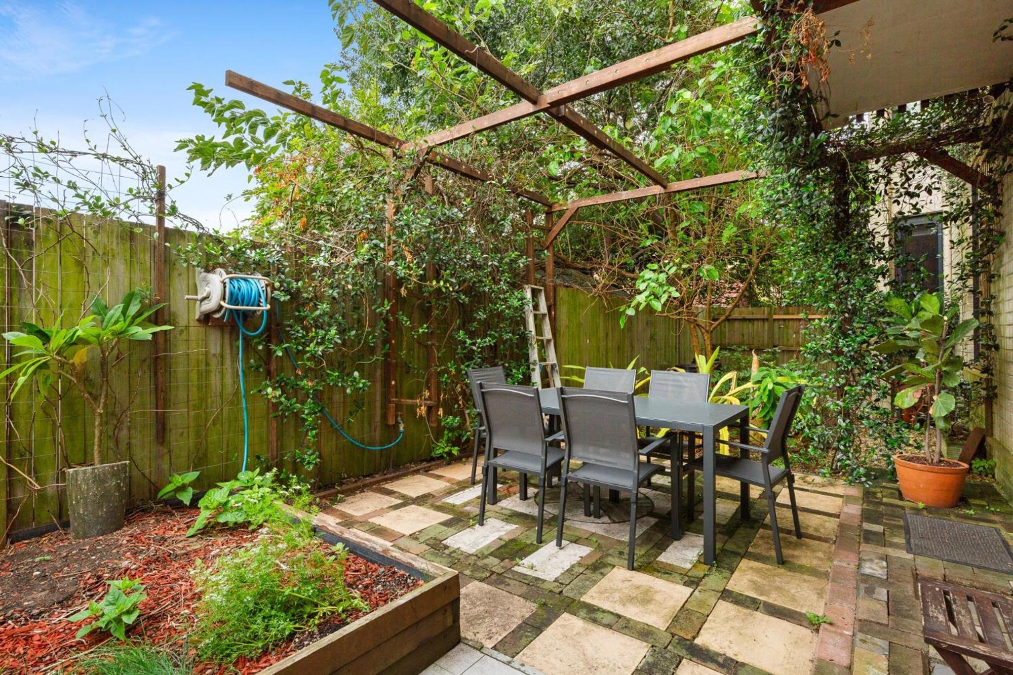 Spacious 2-bed Retreat With Bbq & Courtyard Apartment Sydney